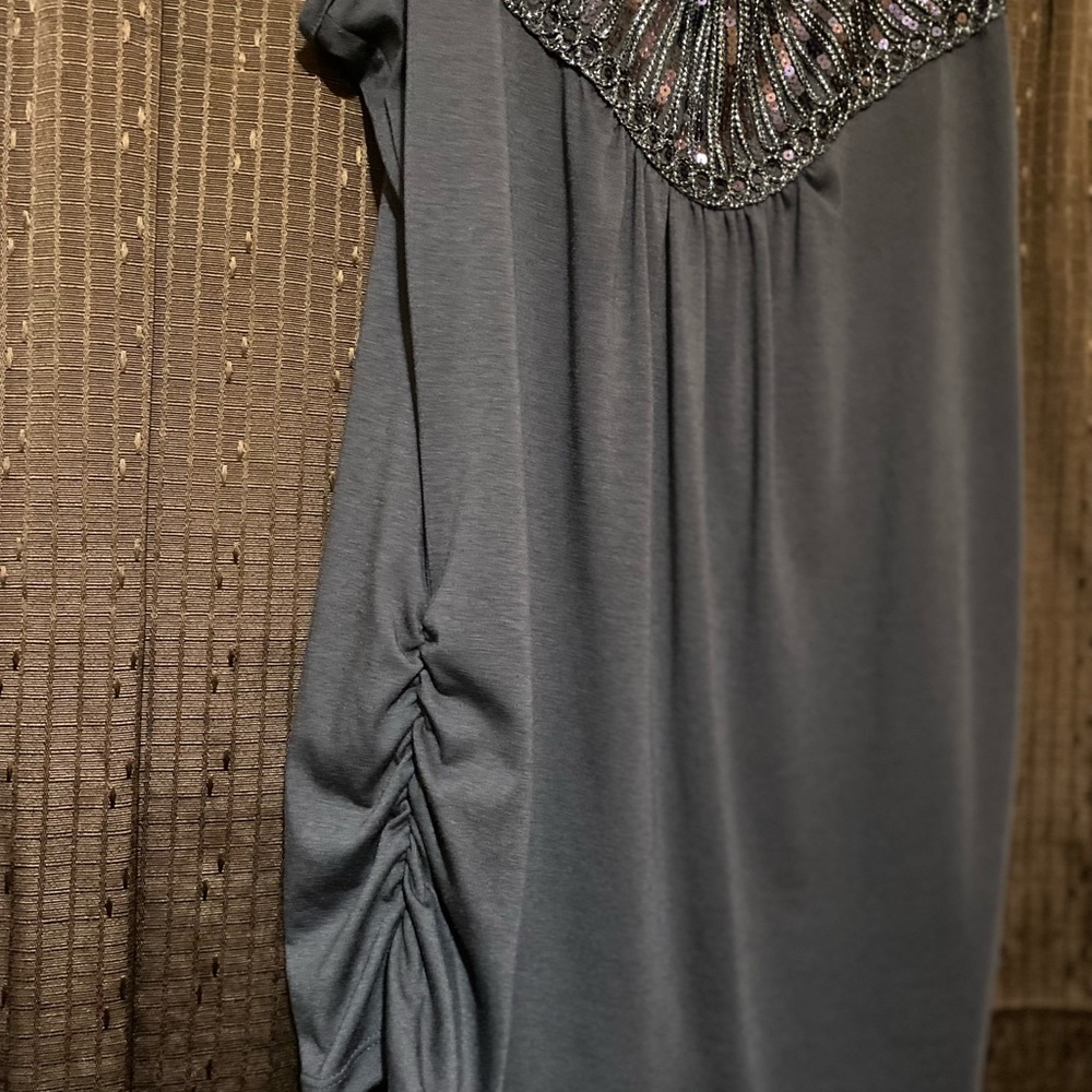 Lane Bryant size 18/20 sleeveless, gray, sequined top with ruched sides. - Picture 3 of 5